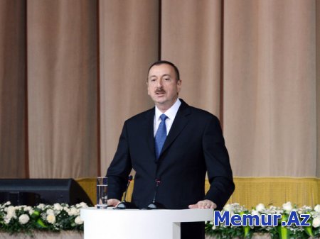 Prezident İlham Əliyev Bakı-2015-in Əməliyyat Komitəsinin əməkdaşlarına fəxri diplom verdi