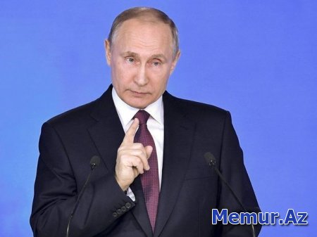 Putin tərcüməçiyə “quldur” dedi