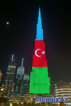 Dünyanın ən hündür tikilisi Azərbaycan bayrağına büründü