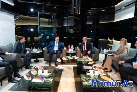 Vüqar Mustafayev Ər-Riyaddakı hərbi sərgidə görüşlər keçirib