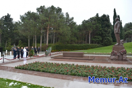 Ərəb Parlamentinin prezidenti Fəxri xiyabanı və Zəfər parkını ziyarət edib