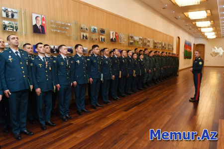 Elçin Quliyev xidməti-döyüş fəaliyyətində fərqlənən hərbi qulluqçuları təltif edib
