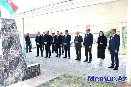 İcra Hakimiyyətinin başçısı şəhid məzarlarını ziyarət etdi