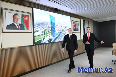 İlham Əliyev Mərkəzi Bankın yeni binasının açılışında iştirak edib