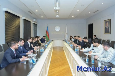 Emin Əmrullayev rəqəmsal texnologiyalar sahəsi üzrə Dövlət Proqramı məzunları ilə görüşüb